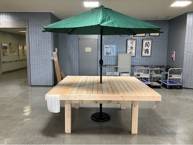 田無工科高校×ケイアイスター不動産 生徒が製作した木製テーブルを文化祭で展示