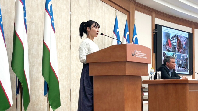 ウズベキスタン「国家行政アカデミー」で代表の山口絵理子が登壇。政府関係者、地方機関トップらに「ものづくり産業の振興と、地域経済の発展」をテーマとしたスピーチを行いました。