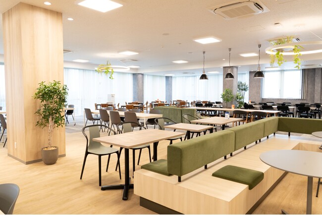 ヨコオ、富岡工場の社員食堂で、ムスリム社員向けにハラルメニューの提供を開始してから1年が経過