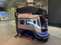 東急プロパティマネジメント、駅コンコースへの自動清掃ロボット導入拡大中　本年度中に50台となる見込み