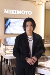 MIKIMOTO、神宮寺勇太とのパートナーシップ契約を締結　5番街にあるニューヨーク店に初来店