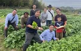 岸和田市にある「SMILE farm UCHINO」の農園にて