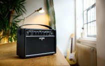 ダイナミックな弾き心地、豊かな低域を実現するギター・アンプ「KATANA-MINI」の上位モデルを発売