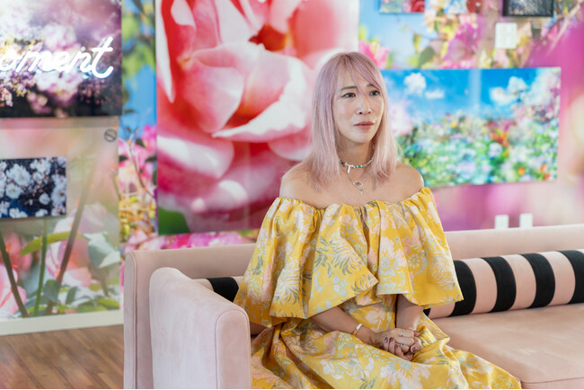 11月27日（水）沖縄県南城美術館にて「蜷川実花展 with EiM 光の中で影と踊る」開幕！オープニングセレモニーでは、蜷川実花やクリエイティブチームEiMを代表し宮田裕章が作品に込めた想いを解説。