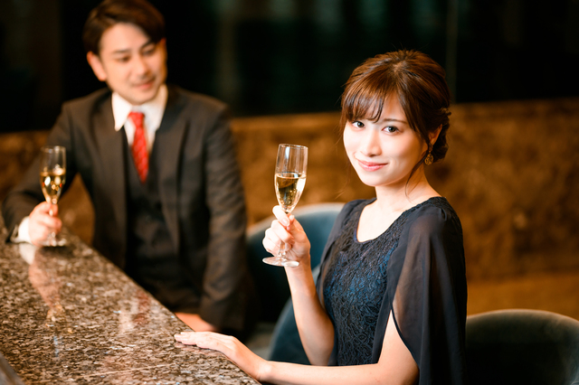 「TOKYO CLASS」、20代前半（20～24歳）の女性100人を対象に、「年上男性との恋愛」に関するアンケート調査を実施