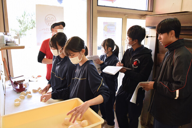 中学生記者が取材！ 笑顔あふれる店Nico Nico Pann / 兵庫県川西市
