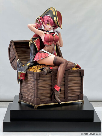 『宝鐘マリン×横浜マリンタワー コラボレーション』にて、 宝鐘マリン 等身大フィギュアが登場！
