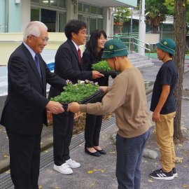 江戸川区立新田小学校贈呈式画像①