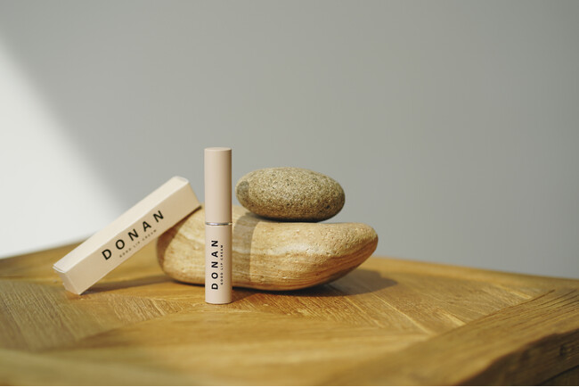 年齢を重ね、存在感の薄くなった唇に血色を与えてくれる　大人のリップクリーム　DONAN GOOD LIP CREAM