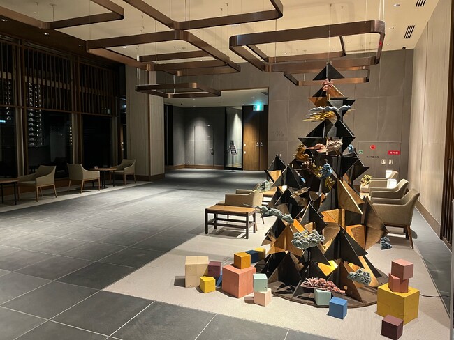 【ホテルヴィスキオ富山】クリスマスツリーの展示について～サスティナブルなクリスマスツリーを新たな形で展示～