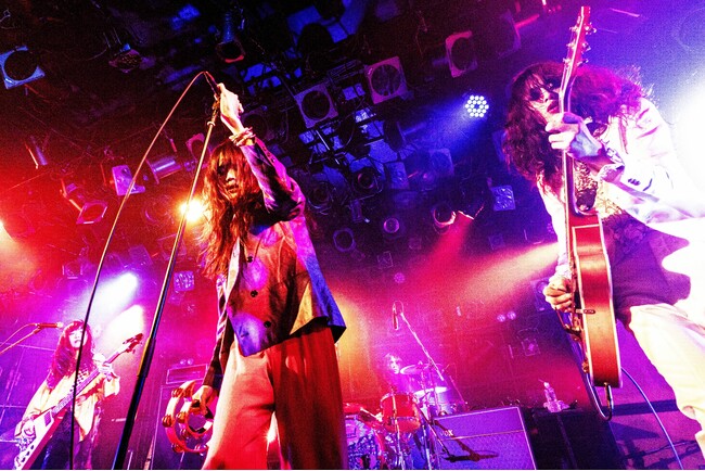 暴動クラブの新曲はファンの間で”ショットガン“と呼ばれている、せつなく、もどかしく、苦しく、愛しいR&Rラブソング!