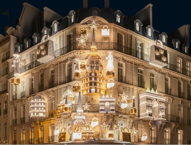 【DIOR】パリの本店「30 モンテーニュ」を彩る煌びやかな装飾