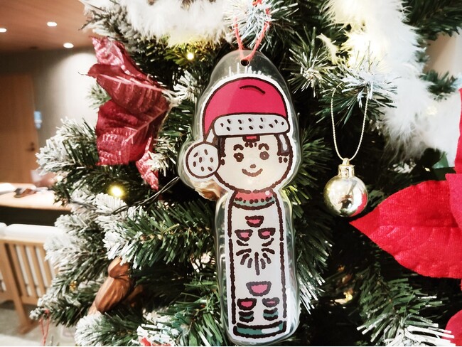 宮城・鳴子温泉の旅館に“こけしクリスマスツリー”が登場！ オールインクルーシブで過ごすクリスマス｜2024年12月
