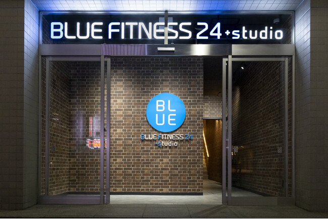 24時間ジムとパーソナルジムが融合した次世代型ハイブリッドジムBLUE FITNESS24がスタジオを併設した新ブランド「BLUE FITNESS24+studio」の3号店を中央区・新川エリアに出店