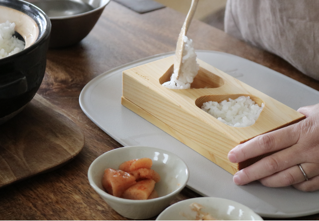 お家のおにぎりが専門店クオリティに！ふんわり食感に仕上がる「国産ヒノキのおにぎり型」が、アンジェ web shopより新発売