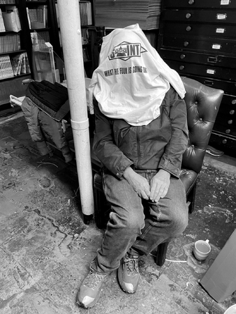 The KLFが(C)SAINT MxxxxxxとのコラボTシャツをジミー・コーティーのアート展で限定販売