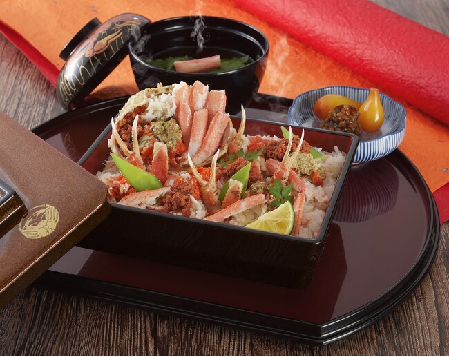 かに道楽が江坂で本気の背子重を始めました。　　　　　　　　　　 豪華ランチ「背子重」丸ごと２匹使用