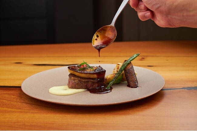 クリスマスシーズンに、スペシャルランチ＆ディナーやJazz Night Loungeを開催