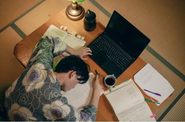 The Ryokan Tokyo YUGAWARAが学生限定の缶詰宿泊プラン「卒論執筆パック」を販売開始。宿泊者に「OFF COLA PM 9:00」のお渡しも