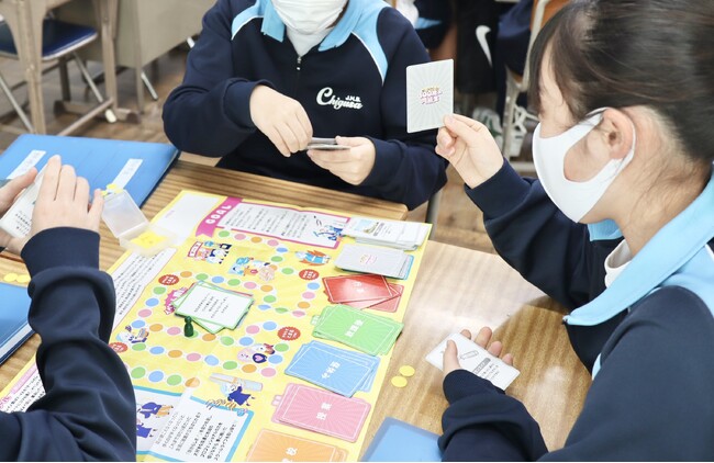 「遊びながら介護を学ぶボードゲーム」を千葉県内の学校で活用開始