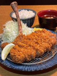 「トンカツ ツキウマ」全店で【シニア割】を開始！毎日15時～17時 60歳以上の方には定食全品を200円引きでご提供