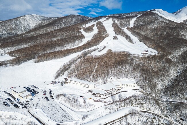 岩手県最高峰のスキー場で極上のパウダースノーを楽しむ　　　　2024-2025の「網張温泉スキー場」は12月21日(土)オープン！！　徒歩1分で温泉も楽しめるスキー場です