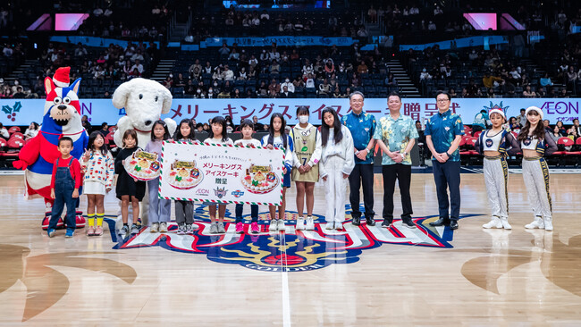 キングス×イオン琉球×ブルーシールキングスホームゲームご招待及びコラボアイスケーキを子どもの居場所に寄付