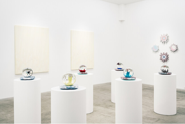 【展覧会】舘鼻則孝の個展「Under the Sun and Moon」がKOSAKU KANECHIKAにて11月22日から12月26日まで開催。新作30点と過去の代表的なアーカイブが公開中。