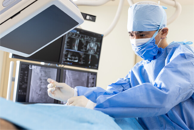 慢性腰痛や手術後の痛みに新たな希望!「ディスクシール治療」の効果を調査結果で発表