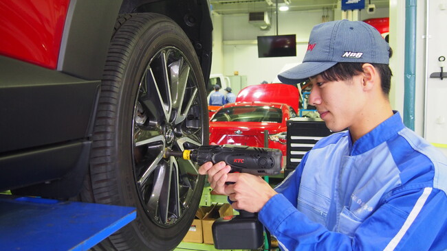 高校生の車好き集まれ!「自動車専攻」新規開講!実践的な学びで未来の自動車のプロをめざそう!