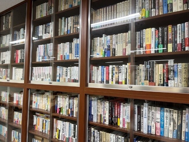 社員の成長を支援する「個人図書購入支援制度」役職に応じて１０万～３０万円の書籍購入費用を会社が負担