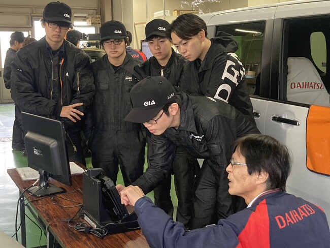 【専門学校 新潟国際自動車大学校】プロの技術を間近で！最先端の自動車技術を学ぶ「ダイハツ＆フォルクスワーゲン技能講習会」に参加