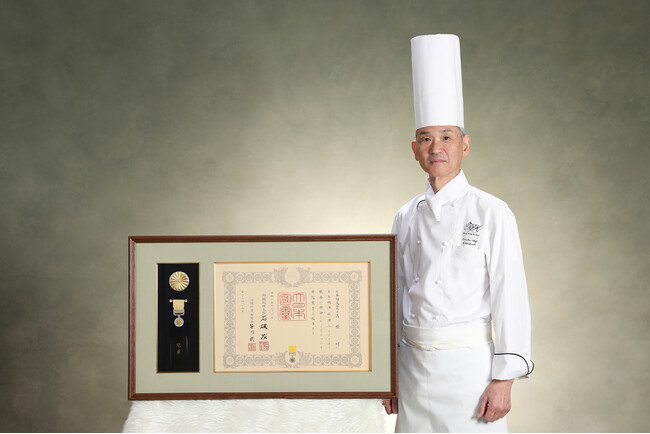 【ロイヤルパークホテルズ】前グループ統括総料理長　高橋 明　厚生労働省 令和６年秋の褒章にて「黄綬褒章」を受章