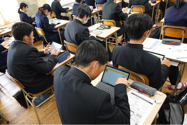 【長崎県初】長崎県立諫早高等学校が、偏差値以外の評価軸で生徒の多様な能力の成長を測るためAIを活用した評価ツール「Ai GROW」を有償導入