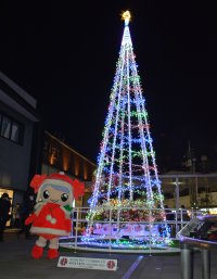 【広島県福山市】福山駅前広場にイルミネーションツリーを設置中!