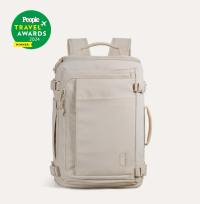 Peopleトラベルアワード2024受賞！軽さ・収納力・機能性すべてを備えた旅する人のためのバックパックが、「Makuake」にて目標金額の3000％以上を達成