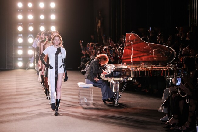 MAISON YOSHIKI PARIS　パリ ファッション ウィークのシネマティックなランウェイショー フルバージョン初公開