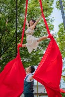 空中で舞うエアリアルとジャグリング「ソランポ・ソラン」 空中で舞うエアリアルとジャグリング「ソランポ・ソラン」
