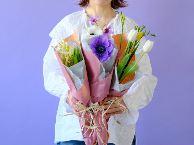 成人式、愛妻の日などの大切な人へのプレゼントにもぴったりなチューリップやアネモネなど色鮮やかな「球根植物」のおすすめアイテムを展開