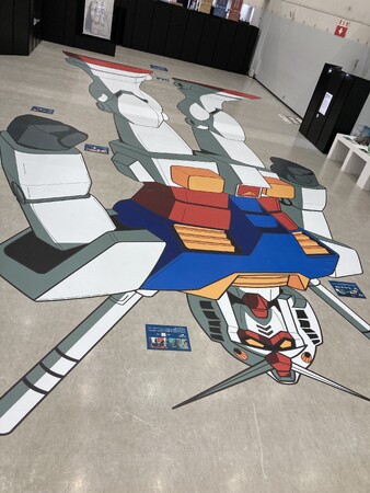 ガンダムを見下ろす！会場限定のフォトスポットも話題。サンシャインシティにて開催中の「日本の巨大ロボット群像」は年末年始も休まず営業中！