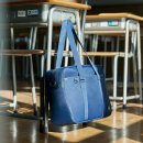 中学校の机の高さでも床にバッグの底がつかないようベルトの長さを調整 中学校の机の高さでも床にバッグの底がつかないようベルトの長さを調整