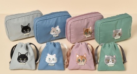 毛並みまで再現!? 猫たちが刺繍された巾着やポーチが登場! 2月22日の猫の日に向けて雑貨店・ブルーブルーエがオリジナルグッズを1月12日(日)発売♪ 毛並みまで再現!? 猫たちが刺繍された巾着やポーチが登場! 2月22日の猫の日に向けて雑貨店・ブルーブルーエがオリジナルグッズを1月12日(日)発売♪