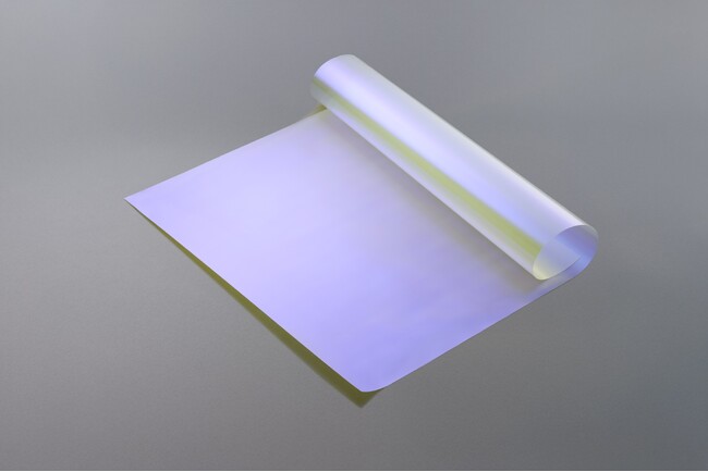 ミニLEDディスプレイ向けにLED素子の映り込みを抑える光拡散フィルムを開発