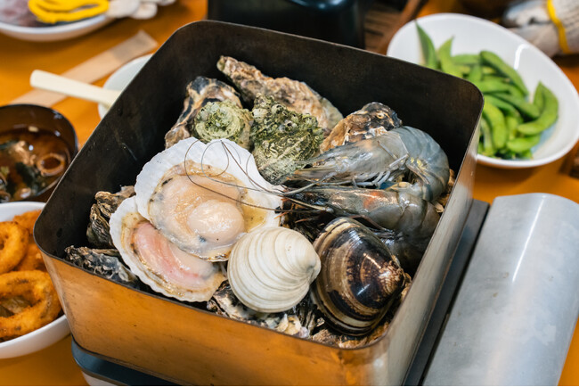 【愛知県南知多】海を目の前に牡蠣を食べられる牡蠣小屋で大人気のガンガン焼きコースがリニューアルして登場