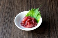 創業430余年の魚商“鮑屋”の新ブランド「魚商 小田原六左衛門」から発売し、第35回全国水産加工品総合品質審査会にて「しゅふ賞」も受賞した『梅くらげ』が、2024年12月末で累計販売5.9万本分(90g換算)を突破!!