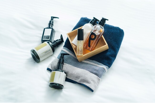 毎日を頑張る女性に贈る《BIYOMA × HOTEL AO》スペシャルコラボルームを期間限定でご用意。上質なルームウェアやアメニティに包まれて過ごす至福の時間をHOTEL AO KAMAKURAで。