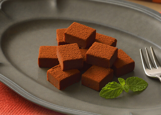【銀座コージーコーナー】繊細でなめらかな口どけが人気の生チョコレート「銀座のレンガ」が今年も冬季限定で発売