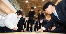 令和5年(2024年)の校内かるた大会の様子 令和5年(2024年)の校内かるた大会の様子