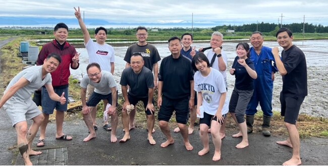 ～リゾートトラスト、地域と共創するサステナビリティ活動～　ホテルスタッフが田植えから造ったオリジナル日本酒「伍縁」が5周年を迎えました（エクシブ琵琶湖）