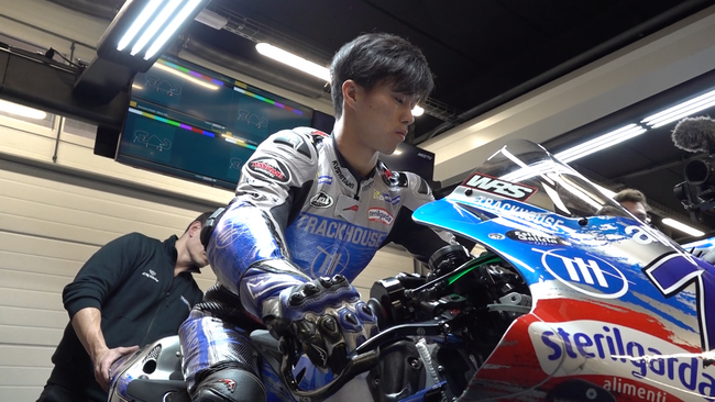 日本人ライダーとして15年ぶりにMoto2(TM)年間王者に輝いた小椋藍に独占取材！「MotoGP最高峰へ15年ぶりの日本人王者・小椋藍の挑戦」をCS放送日テレジータスで2/22(土)20時より放送！